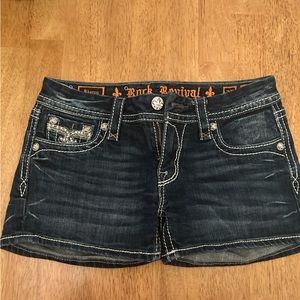 Rock revival “sherry” shorts  sz 27 like new